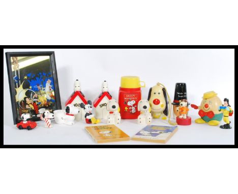 A collection of 20th Century retro items relating to Snoopy / Peanuts / Charlie Brown, to include Flask, Money Boxes, Ceramic