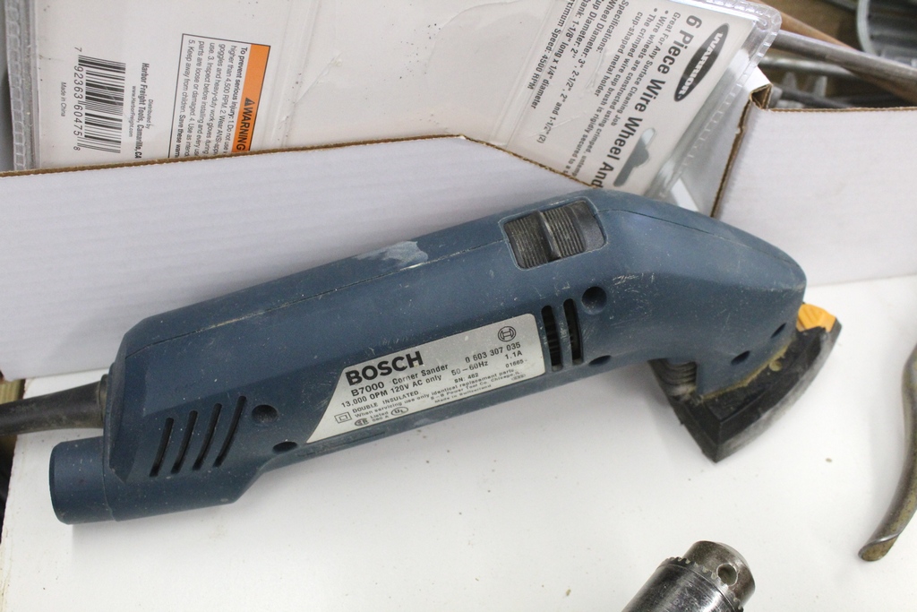 Bosch Model B7000 Corner Sander 13 000 Opm - Bosch B7000 Corner Sander Bosch Model B7000 Corner Sander 13 000 Opm - Bosch B7000 Corner Sander