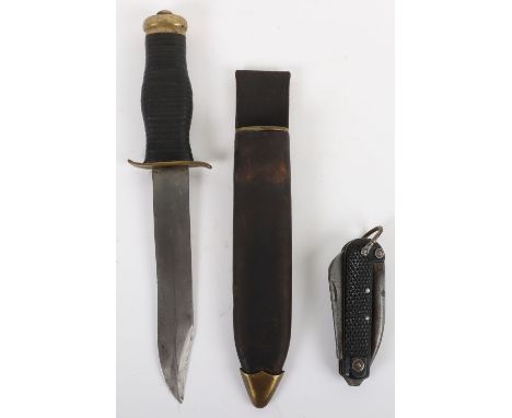 British Hunting Knife and Jack Knife: Hunting knife with Bowie tip blade 15.5 cms long, complete with brass tip scabbard in t