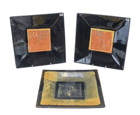 Françoise DUFAYARD (1960) Three square plates Ceramic, each signed, each 27.5cm in diameter.