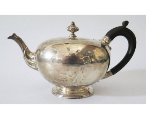 A Victorian Silver Teapot, London 1838, Joseph & John Angell, 522g inc.