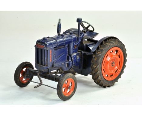 Chad Valley Vintage 1/16 Fordson Major E27N Clockwork Tractor. Working. A good to very good original example. Condition Repor