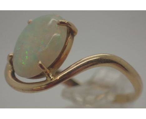 18 ct gold opal ring, size O/P, 2.1g   CONDITION REPORT:  Good condition, no apparent damage or cracks to stone