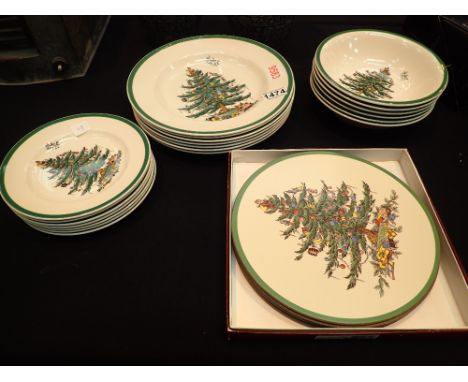 Spode Christmas Tree dinnerware, seven dinner plates, seven side plates, seven bowls and six placemats 
