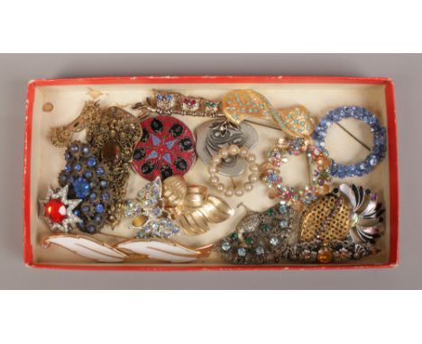 A collection of vintage costume jewellery brooches including enamel and turquoise effect example etc. 