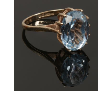 A 9ct gold ring set with aquamarine stone size K, 3.22 grams. 