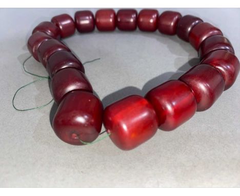 SET OF CHERRY AMBER BAKELITE NECKLACE formed of a series of cylindrical beads, with 'marbled' inclusions, approx. 136 grossea