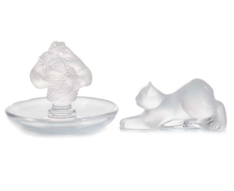 LALIQUE FRANCE, 'ROXANNE' ASHTRAY AND CAT SCULPTURE CONTEMPORARY both signed Lalique France to basethe ashtray 10cm diameterQ