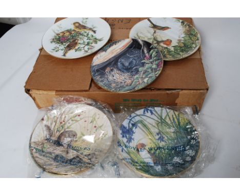 2 boxes of Royal Worcester collectors plates still in packaging to include The Painted Seasons series, Birds of Britain etc. 
