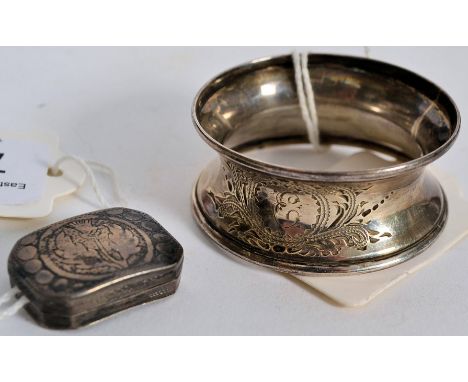 Silver vinaigrette hallmarked Birmingham 1811 together with a silver napkin ring hallmarked for london 1907. total weight 15g