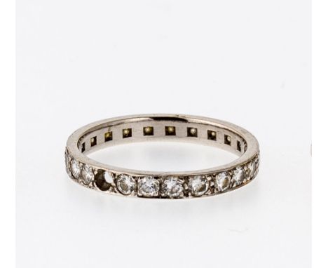  Memoire-Ring  Memoire-Ring   WG, 750 (nicht punziert, geprüft). Rundum ausgefasst mit 23  lupenreinen Brillanten in feinem 
