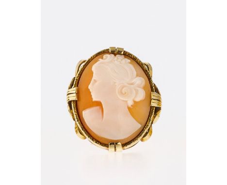   Ring mit Kamee  Ring mit Kamee   GG, 585. Hochovaler Kopf, Ø 2,9 cm - 2,5 cm, mit rocailliert  durchbrochener Galerie, bese