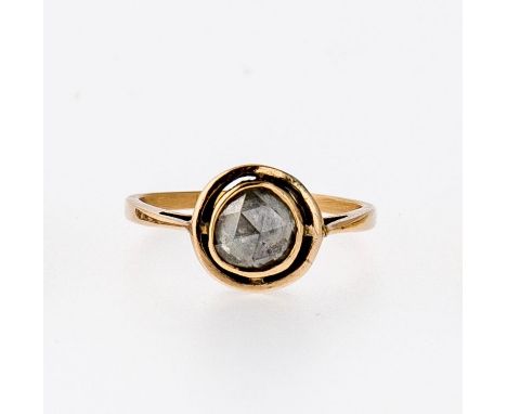   Ring mit Diamantrose  Ring mit Diamantrose   GG, 750 (nicht punziert, geprüft). Runder Kopf besetzt mit einer  Diamantrose 