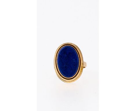   Lapislazuli-Ring  Lapislazuli-Ring   GG, 585. Hochovaler, mit Durchbrüchen stufig gearbeiteter Kopf,  besetzt mit einer ova