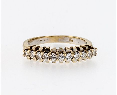  Memoire-Ring  Memoire-Ring   WG, 750 (nicht punziert, geprüft). Kopf mit gezahnten Rändern,  längs besetzt mit elf Brillant