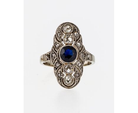   Art-Déco-Ring  Art-Déco-Ring   WG, 585. Navetteförmiger Kopf mit gewellten Kanten, besetzt mit  vier Altschliffdiamanten un