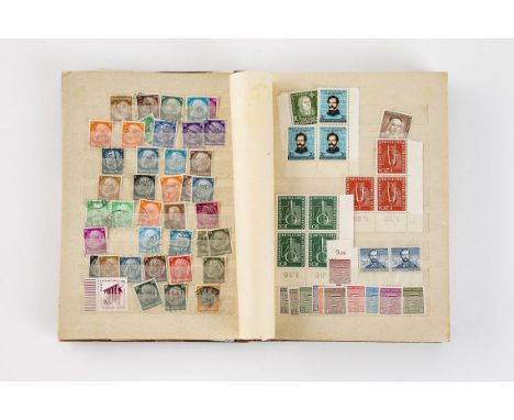   Vier diverse Briefmarkenalben  Vier diverse Briefmarkenalben   Gest./ungestempelt. Umfassen die Zeit des Kaiserreichs, der 