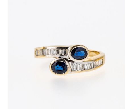   Saphir-Brillant-Ring  Saphir-Brillant-Ring   GG, 585. Schienenenden besetzt mit zwei oval facettierten  Saphiren (5 x 3,5 m