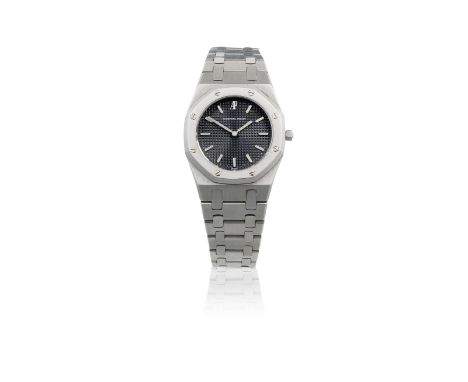 Audemars Piguet. A mid-size stainless steel quartz bracelet watchModel: Royal OakReference: 56271STDate: Circa 1995Movement: 