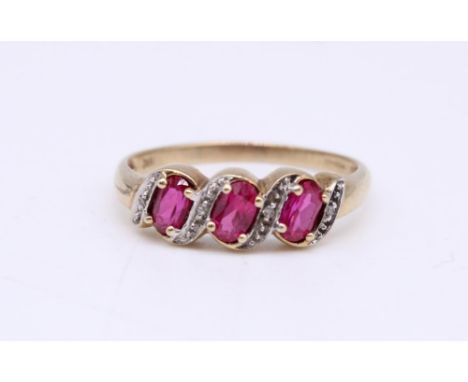 9ct gold three stone ruby and diamond crossover ring, size T, 2.0 g 