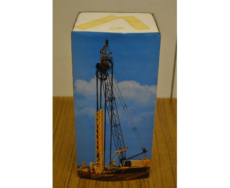 Boxed 1/50 scale diecast Liebherr HS 881 crawler crane model by Conrad (model no 2831). Excellent level of detail with workin