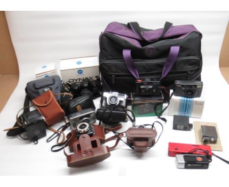 Minolta Dynax 3xi camera, with Minolta 35-80mm zoom, Chinon 35mm Ultra compact camera, Hanimex 35hs compact camera, and other