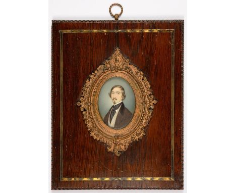 FRENCH SCHOOL, 19TH C, PORTRAIT MINIATURE OF A GENTLEMAN, IVORY, OVAL, 6.5 X 4.5CM, IN GILTMETAL MOUNTED AND BRASS INLAID ROS