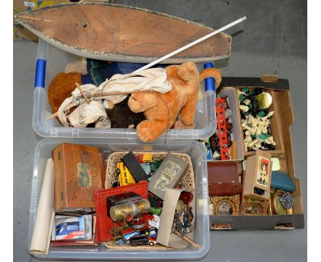 A MAMOD STEAM ENGINE, A VICTORIAN PONG YACHT, A SADELI JEWEL BOX, MISCELLANEOUS OTHER VINTAGE TOYS AND GAMES, ETC 