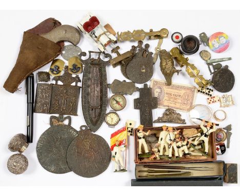 MISCELLANEOUS BYGONES AND WORKS OF ART, TO INCLUDE 19TH C BRASS SOVEREIGN SCALES, A VINTAGE TOY PISTOL, ETC 