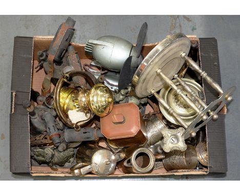 MISCELLANEOUS METALWARE, INCLUDING A VINTAGE FAN, COPPER TEA CADDY, CLOCK, ETC 