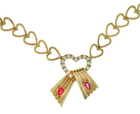 A DIAMOND AND RUBY HEART NECKLACE IN GOLD MARKED 14K, 38G 