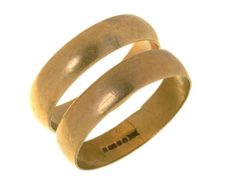 TWO 9CT GOLD WEDDING RINGS, 5G, SIZE P½ AND R 