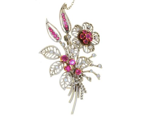 A RUBY AND DIAMOND SPRAY BROOCH, IN WHITE GOLD, 5.2 CM L, 15G 
