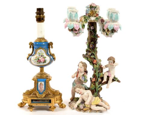 A FRENCH SEVRES STYLE PORCELAIN AND GILT METAL VASE FROM A GARNITURE DE CHEMINEE ADAPTED AS A TABLE LAMP, 24CM H EXCLUDING LA