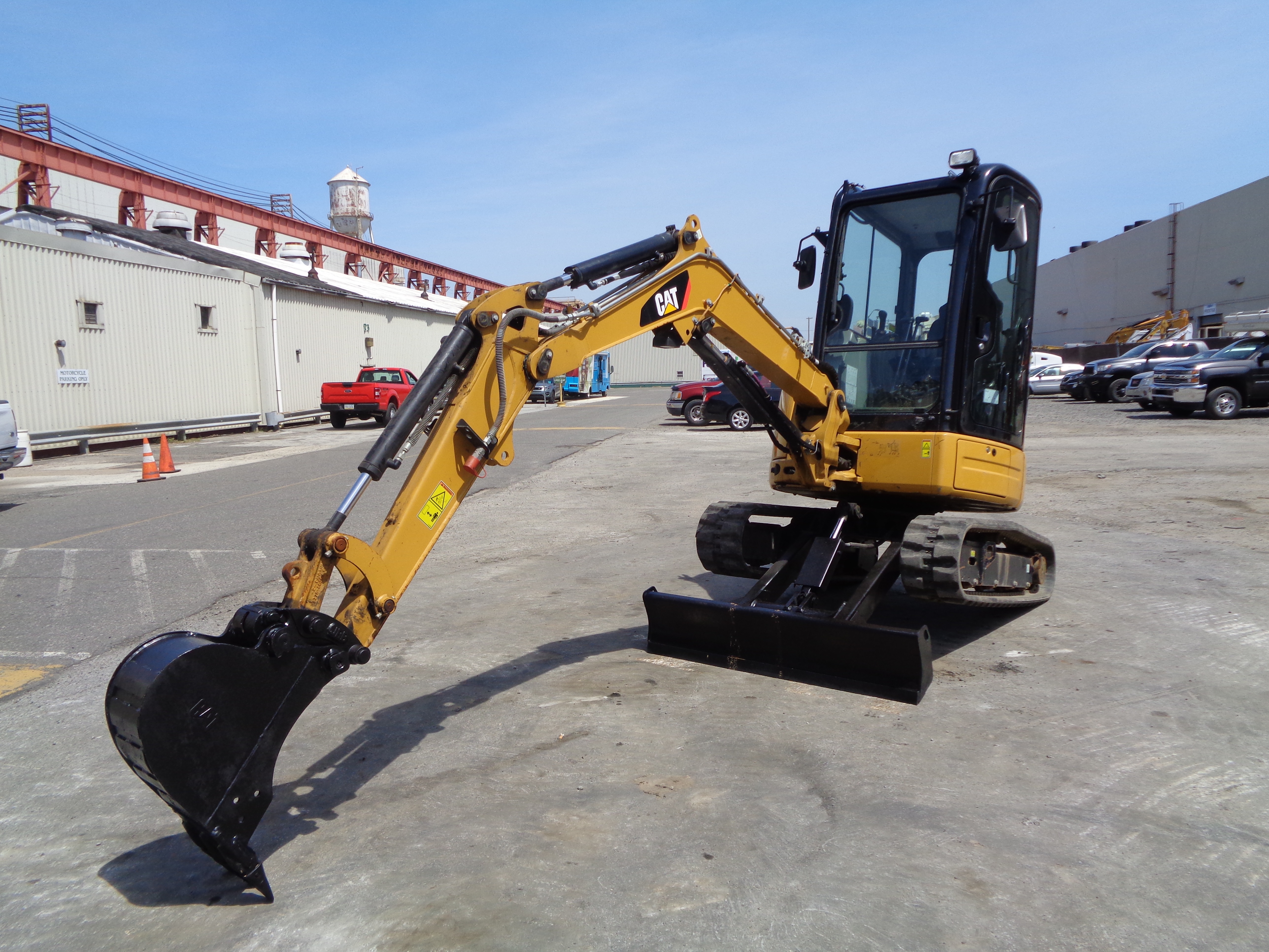 Make: Caterpillar Model: 303ECR Year: 2016 Hours: 233 SN: CAT0303EVHHM01760