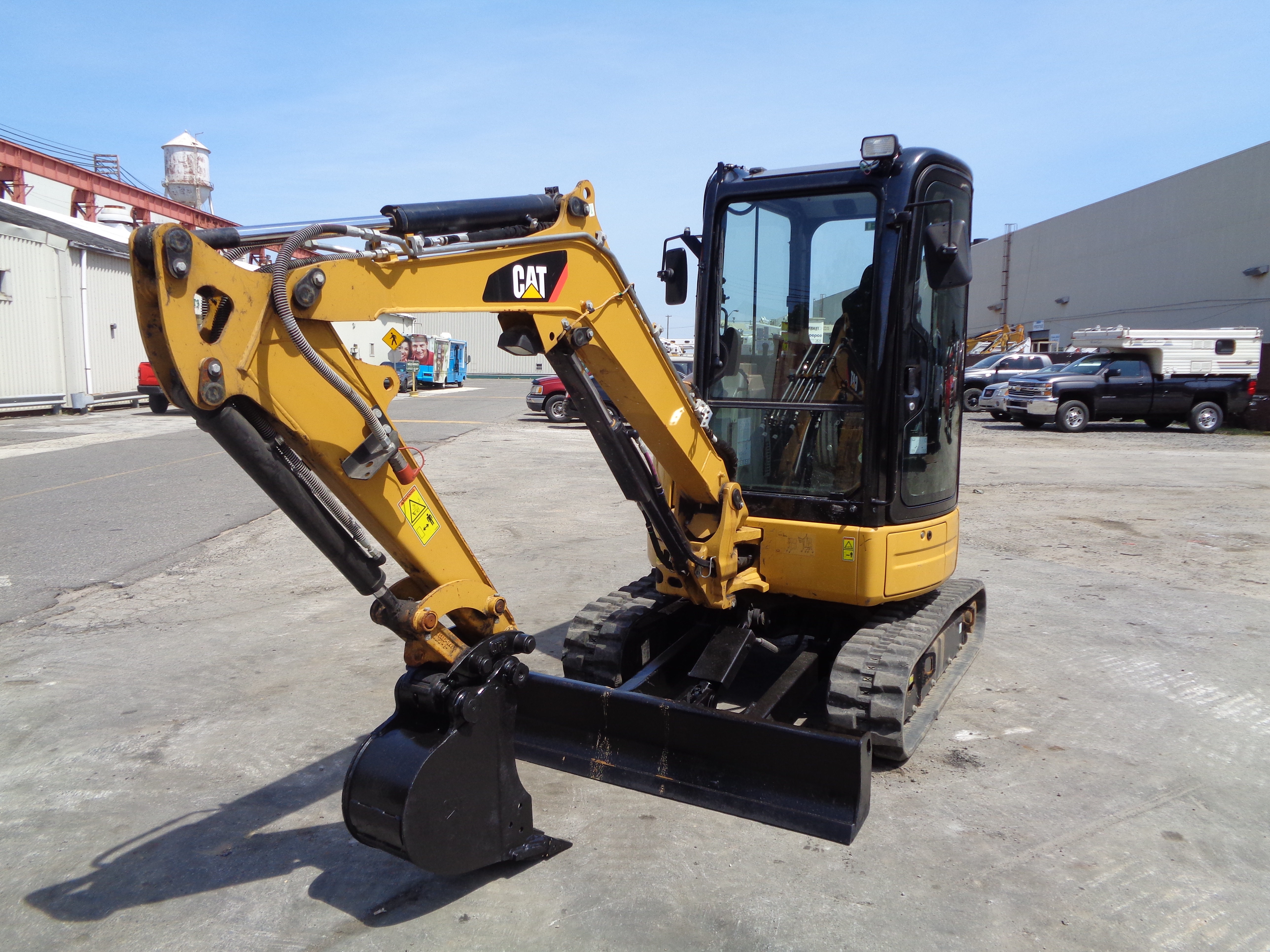 Make: Caterpillar Model: 303ECR Year: 2016 Hours: 233 SN: CAT0303EVHHM01760