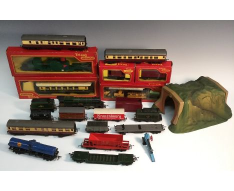 Tri-ang OO gauge -  a 4-6-2 Britannia locomotive and six wheel tender, green livery, Rn 70000, boxed;  another 4-6-2 Princess