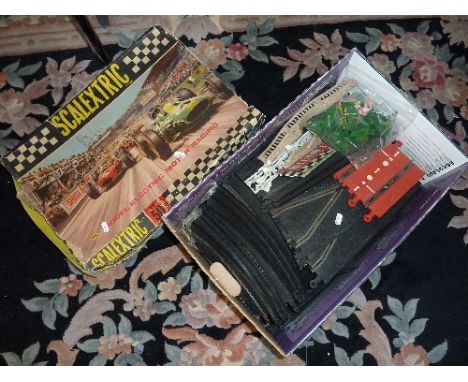 A QUANTITY OF UNBOXED AND ASSORTED SCALEXTRIC TRACK AND ACCESSORIES, with two empty damaged Scalextric Set No.50 boxes