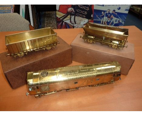 AN UNBOXED BACHMANN BRASSWORKS O GAUGE CLASS 25 LOCOMOTIVE, No.YO-25, with a boxed Bachmann Brassworks O gauge HEA wagon (Y38