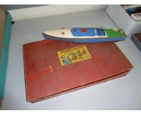 A QUANTITY OF BOXED MECCANO, appears to be a mixture of 1950's sets, No.5 and No.7, but contents not checked, clockwork speed