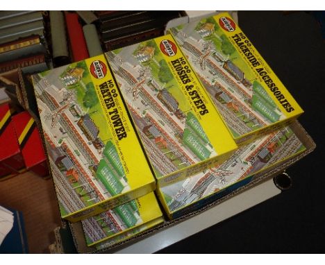 A QUANTITY OF BOXED AIRFIX OO/HO SCALE TRACKSIDE BUILDINGS AND ACCESSORIES, contents not checked but many are still sealed in