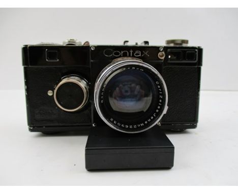 A ZEISS IKON CONTAX CAMERA fitter a Carl Zeiss Jena No.2269032 Sonnar 1:1.5 F=5cm lens 