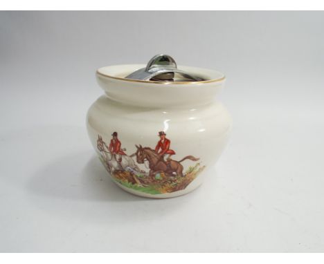 China tobacco jar decorated with hunting scene 