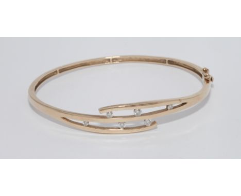 Ladies 9ct yellow gold hinged bangle set in modern design with 6 brilliant cut diamonds - gross weight 8g 