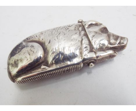Sterling silver pig vesta case, 7 cms long