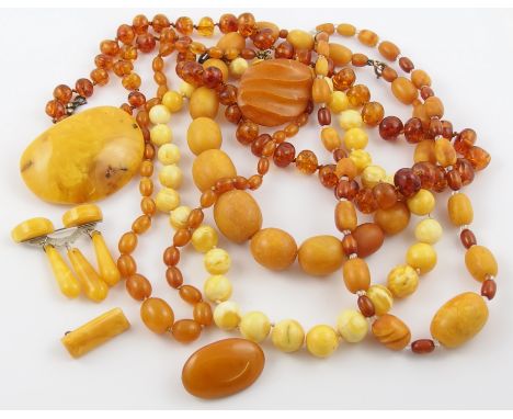 A collection of amber coloured jewellery to include egg yolk amber coloured beads, butterscotch coloured beads, clear 'spangl
