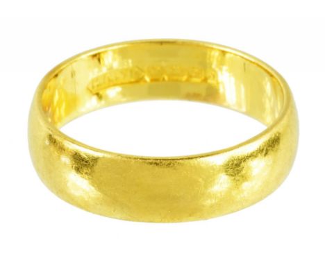 A 22CT GOLD WEDDING RING  4.5g, size K ++Second hand condition