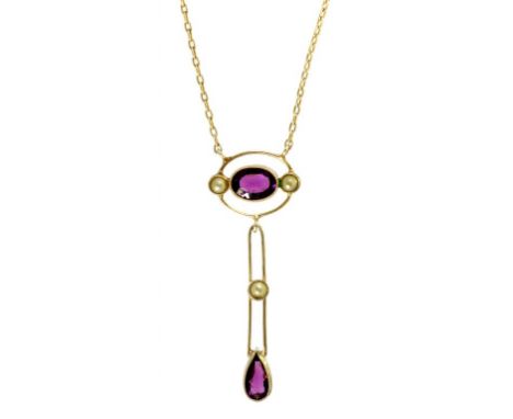 AN AMETHYST AND SPLIT PEARL SET  WHITE METAL PENDANT, EARLY 20TH CENTURY, 2.6g