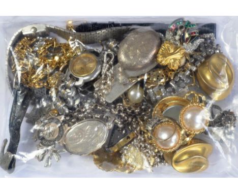 MISCELLANEOUS COSTUME JEWELLERY  to include a silver note clip, engine turned, a silver watch fob shield, a gold earring and 