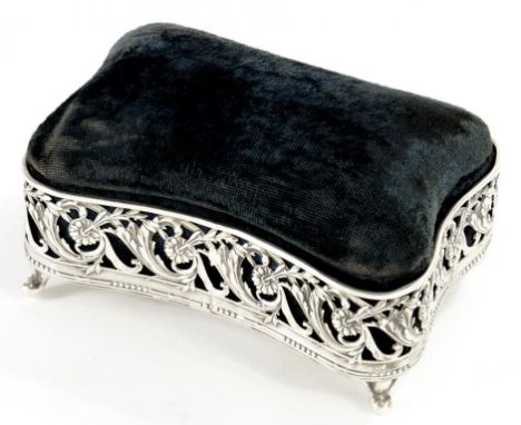 AN EDWARD VII PIERCED SILVER MOUNTED SERPENTINE JEWEL BOX  with pin cushion lid, 13cm w, by J Gloster Ltd, Birmingham 1908 ++